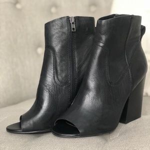 BRAND NEW NWOT Steve Madden Open Toe Booties
